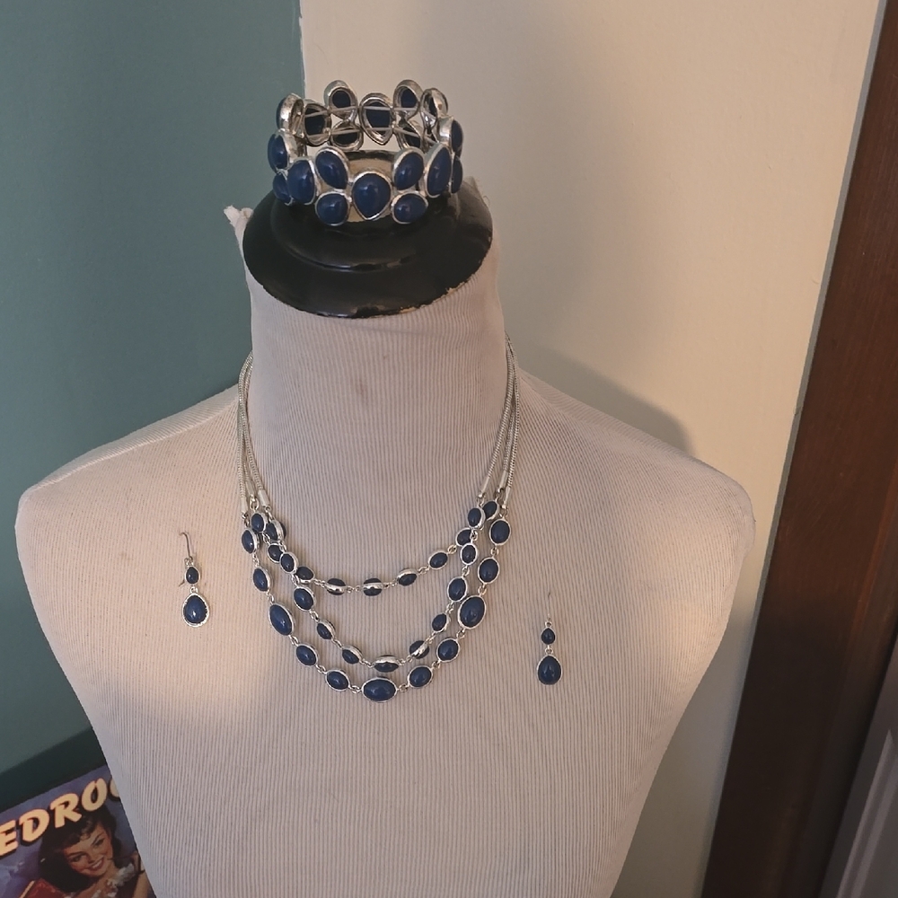 Elegant Blue and Silver Jewelry Set